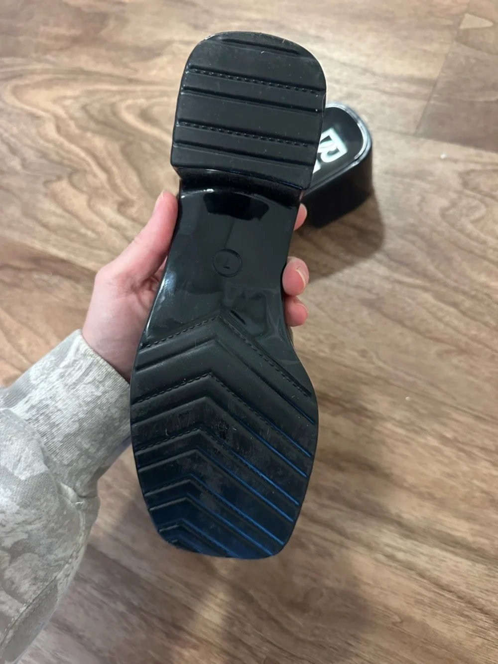 Sandals - Picture 3 of 4